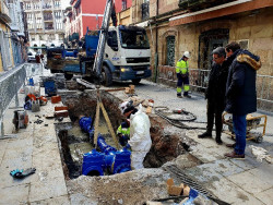 Aguas Torrelavega trabaja en Alfonso Astulez para reducir las p&eacute;rdidas de agua por fugas
