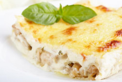 Canelones de pato y verduritas con setas de temporada en La Vinoteca
