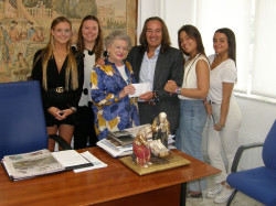 Club 0-11 entrega a la Fundaci&oacute;n Asilo los fondos recaudados en `Pasi&oacute;n por Torrelavega`