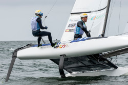 Diego Bot&iacute;n y Florian Trittel se sit&uacute;an en el segundo escal&oacute;n del podio provisional de 49er empatados con los primeros