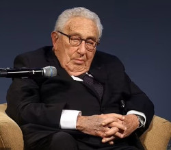 EEUU, con Kissinger, del apogeo al ocaso.    Eduardo Madro&ntilde;al Pedraza