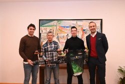 El alcalde de Torrelavega Javier L&oacute;pez Estrada recibe a Dalmacio de Dios, primer cicloturista espa&ntilde;ol que recorre m&aacute;s de 50.000 kil&oacute;metros en un a&ntilde;o