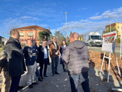 El alcalde de Torrelavega, Lopez Estrada, satisfecho de la construcci&oacute;n de una pasarela peatonal y ciclista junto al Puente de la Barca unir&aacute; Barreda y Viveda