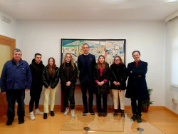 El alcalde Javier L&oacute;pez Estrada recibe  a los alumnos del Zapat&oacute;n que participan en el proyecto CanSat de la Agencia Espacial Europea