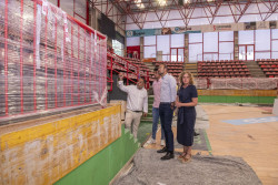 El alcalde, Javier L&oacute;pez Estrada visita lasobras de mejora de accesibilidad en el pabell&oacute;n Vicente Trueba