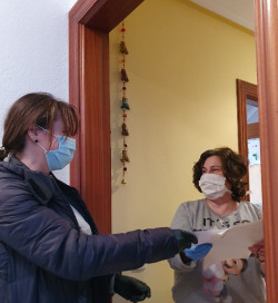  El Ayuntamiento de Noja reparte 350 dotaciones de material escolar entre los ni&ntilde;os