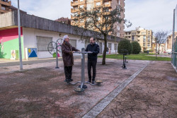 El Ayuntamiento renueva la zona de ejercicio biosaludable de El Zapat&oacute;n