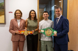 El consejero de Deporte, Luis Mart&iacute;nez Abad. recibe a Bruno Macho, reciente campe&oacute;n de Espa&ntilde;a en peso gallo