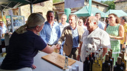 El consejero de Desarrollo Rural inaugura en Li&eacute;rganes el XV Mercado de Oto&ntilde;o de los Valles Pasiegos