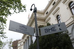 El Ibex 35 cae un 1,54% en la apertura y pierde los 17.800 puntos en plena escalada del conflicto en Ir&aacute;n