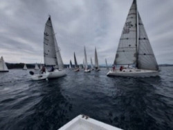 El `Kenex V` y el `Pilar IV` ganan la regata `Las 100 millas de Laredo`