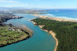 El Parlamento de Cantabria respalda la integraci&oacute;n de Costa Quebrada en la red de geoparques de la UNESCO