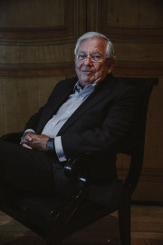 El periodista Fernando J&aacute;uregui presenta hoy su nuevo libro `Quemados` en el Ateneo de Santander