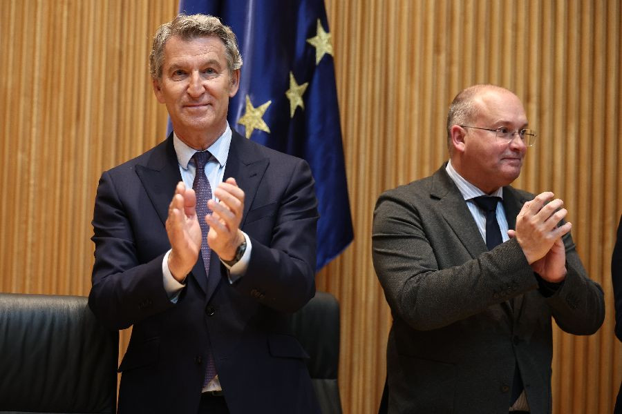 Feij&oacute;o subraya que no es "aceptable" que un presidente "con su mujer procesada" no dimita y carga contra Bola&ntilde;os