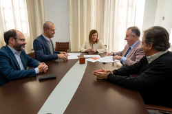 Gobierno y Torrelavega firman el acuerdo de cesi&oacute;n de una parcela para 42 VPO en alquiler asequible