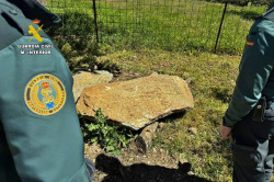 La Guardia Civil recupera dos estelas funerarias de la &eacute;poca romana sustra&iacute;das en Nogales