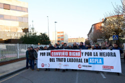 La plantilla de Aspla se concentrar&aacute; ante el Parlamento y el martes volver&aacute; a manifestarse en Torrelavega