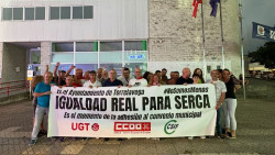 La plantilla del SERCA se moviliza en las fiestas de Torrelavega para reclamar su adhesi&oacute;n al convenio municipal