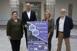 La XV Feria Nacional Ap&iacute;cola re&uacute;ne hoy y ma&ntilde;ana a cientos de profesionales y aficionados del sector en Torrelavega