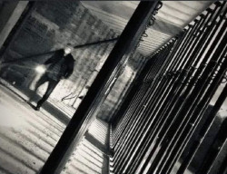 Los vecinos de Ronda Garcilaso denuncian que viven una "pesadilla" tras 4 a&ntilde;os con el edificio apuntalado