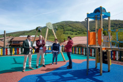 Media inaugura parques infantiles en Lantueno y Rioseco y anuncia la mejora del entorno de la iglesia de San Silvestre