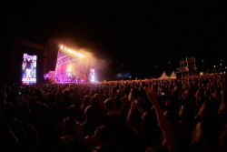 Melendi re&uacute;ne a unas 6.000 personas en la clausura del festival Vive la Feria de Torrelavega
