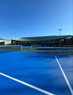 Noja concluye la reparaci&oacute;n de las pista de tenis del Complejo Deportivo Playa Dorada
