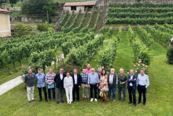 Palencia preside en la bodega Hortanza de Guriezo una nueva reuni&oacute;n de la Mesa del Vino