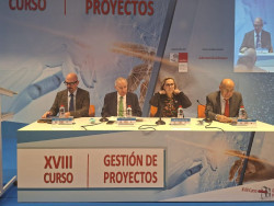 Pascual reivindica un futuro sanitario en el que los gestores "no aspiren a caer bien, sino a transformar"