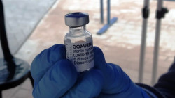 Pfizer pide a Estados Unidos autorizar una cuarta dosis de su vacuna contra el Covid-19 para mayores de 65 a&ntilde;os