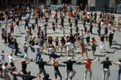 Rajoy sigue bailando al son de la sardana de Artur Mas