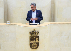 Revilla contesta a Buruaga y dice de convertir los terrenos de Sniace en un pol&iacute;gono industrial