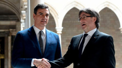 S&aacute;nchez pacta con independentistas,Bildu y comunistas m&aacute;s Puigdemont la amnist&iacute;a e independencia para seguir en la Moncloa.  Carlos Magdalena