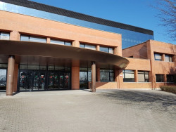  Sanidad dice que los hospitales est&aacute;n "aguantando muy bien" esta onda, cuyo pico "se va a dar ahora"