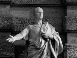 Servirse de un cargo p&uacute;blico para enriquecimiento personal resulta no ya inmoral, sino criminal y abominable. (Cicer&oacute;n).   Bel&eacute;n Alonso Rinc&oacute;n