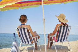 Tomar el sol despu&eacute;s de la menopausia puede afectar negativamente los niveles hormonales de las mujeres