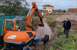 Torrelavega contin&uacute;a la limpieza de arroyos en Tanos y Vi&eacute;rnoles