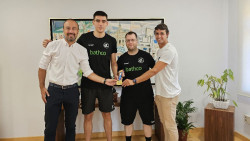 Torrelavega recibe a &Aacute;lex Mozas y Jokin Aja, campeones del mundo de balonmano con los Hispanos Juveniles