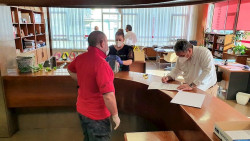  Torrelavega reparte 800 m&aacute;scaras protectoras a comerciantes, aut&oacute;nomos y empresarios