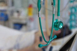  Un estudio avisa de que el Covid mata tambi&eacute;n a los adultos de mediana edad, no s&oacute;lo a mayores