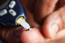 Un sensor bajo la piel para medir el nivel de glucosa  sin extraer sangre