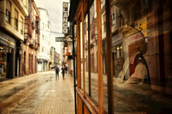  Una fotograf&iacute;a de la calle Seraf&iacute;n Escalante gana el I Concurso `Escaparate compartido`