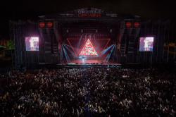 Unas 12.000 personas bailaron anoche en Torrelavega al ritmo de Quevedo