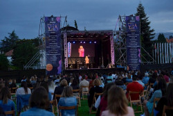 `Viva la Vida` de Torrelavega celebra este lunes una gala solidaria en beneficio de AMAT