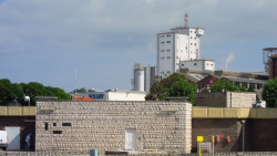 Zuloaga afirma que la aprobaci&oacute;n del PERTE de la descarbonizaci&oacute;n "garantiza" la continuidad de Solvay en Torrelavega