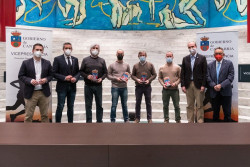 Zuloaga felicita a los medallistas de vela c&aacute;ntabros